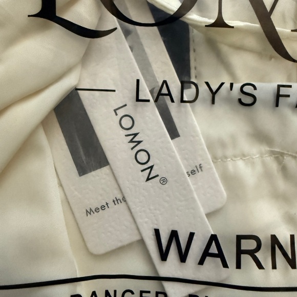 Lomon Women Waterproof Lightweight Rain Jacket Active Outdoor Hooded Raincoat - Picture 10 of 10